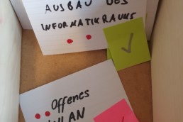 Ideen auf physischen Karten mit